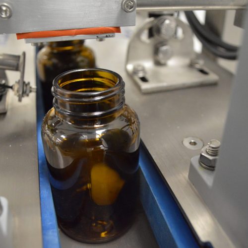 DESICCANT-INSERTER-PACKAGING-MACHINE